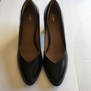 NWT-CLARKS ARTISAN KADRI LEAH BLOCK HEEL PUMPS 10M